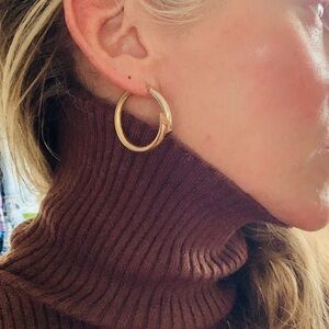 Gorgeous 10k White/Yellow Gold Hoop.💛SINGLE💛!! 3.24 grams,Nice CHUNKY substance!